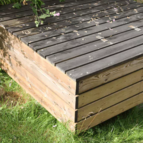 Selder's linseed oil varnish is perfect for outdoor use.