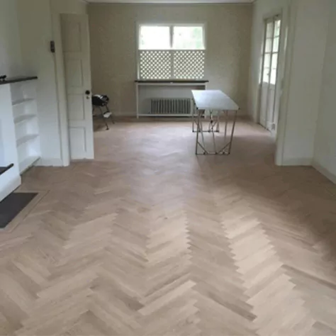 The best oil for parquet floors is Selder's floor oil.